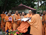  Swamishri visits the mandir complex