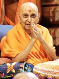  Swamishri in a divine mood bidding Jai Swaminarayan to devotees