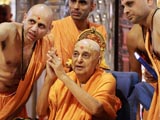  Swamishri in a divine mood bidding Jai Swaminarayan to devotees