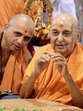 Swamishri in a divine mood blessing the devotees