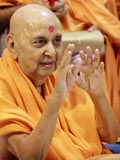 Swamishri in a divine mood blessing the devotees