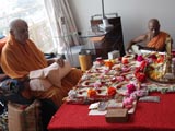 Swamishri performs his morning puja