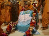 Sadhus honor Swamishri with a shawl and a garland of rakhis