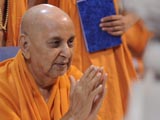 Swamishri bids Jai Swaminarayan to devotees