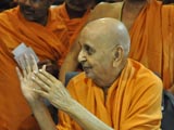 Swamishri blesses devotees