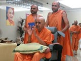 Swamishri blesses devotees