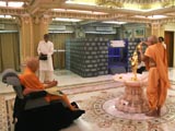 Swamishri engaged in abhishek darshan of Shri Nilkanth Varni
