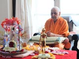 Swamishri performs his morning puja