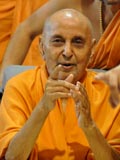 Swamishri blesses devotees