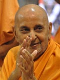 Swamishri blesses devotees