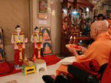 Swamishri performs murti-pratishtha rituals