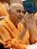 Swamishri blesses devotees 	