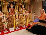 Swamishri performs murti-pratishtha rituals