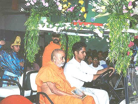 Pramukh Swami Maharaj in Convention 