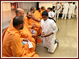 The Swaminarayan Sampraday: 1781 Kishores take blessings from Pujya Santo as they depart