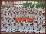The Swaminarayan Sampraday: 1781 Kishores Group Photo Sesson