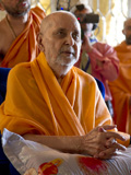  Swamishri engaged in darshan of Thakorji
