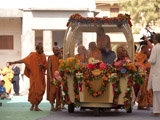  Swamishri bids Jai Swaminarayan to devotees