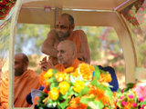  Swamishri bids Jai Swaminarayan to devotees