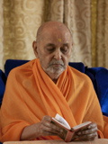  Swamishri reads Shikshapatri during his morning puja