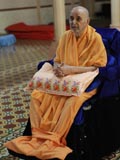  Swamishri engaged in darshan of Thakorji