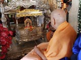  Swamishri swings Shri Harikrishna Maharaj in a hindolo