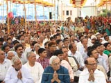  Devotees engaged in darshan of Swamishri