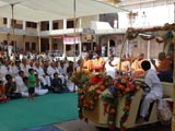  Devotees engaged in darshan of Swamishri