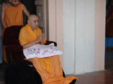 Swamishri bids Jai Swaminarayan