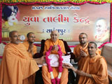  Sadhus honor Swamishri with a garland
