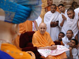  A skit presentation before Swamishri