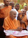  Swamishri in a divine mood in the Smruti Mandir pradakshina