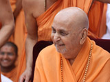  Swamishri in a divine mood in the Smruti Mandir pradakshina