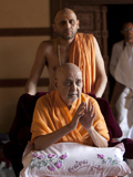  Swamishri bids Jai Swaminarayan