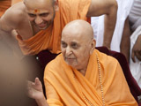  Swamishri in a divine mood in the Smruti Mandir pradakshina