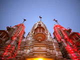 BAPS Shri Swaminarayan Mandir, Ahmedabad, at dawn