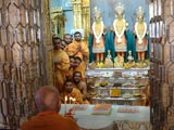  Swamishri performs patotsav arti