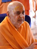  Swamishri performs patotsav arti