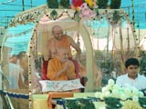  Swamishri bids Jai Swaminarayan to devotees