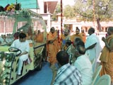  Swamishri bids Jai Swaminarayan to devotees
