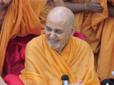  Swamishri in a divine mood in the Smruti Mandir pradakshina