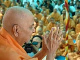  Swamishri bids Jai Swaminarayan