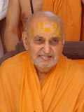 Swamishri appreciating the presentation, on his way for darshan