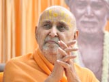  Swamishri bids Jai Swaminarayan to all
