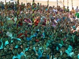  Devotees engaged in Swamishri's darshan