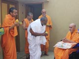  Swamishri on the way for Thakorji's darshan