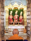  Swamishri engaged in darshan of Thakorji