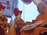  Swamishri performs pujan of murtis