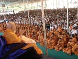  Swamishri bids Jai Swaminarayan to all
