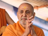  Swamishri bids Jai Swaminarayan to all